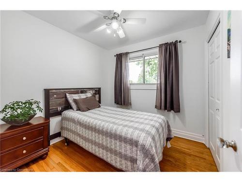 43 Kensington Avenue, Brantford, ON - Indoor Photo Showing Bedroom