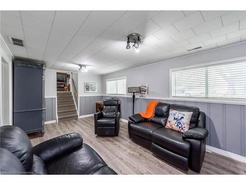 43 Kensington Avenue, Brantford, ON - Indoor Photo Showing Living Room