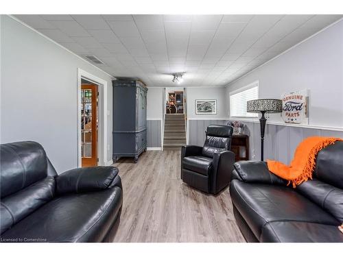 43 Kensington Avenue, Brantford, ON - Indoor Photo Showing Living Room