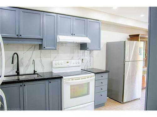 20 Curzon Cres Crescent, Guelph, ON - Indoor Photo Showing Kitchen