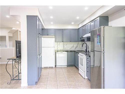 20 Curzon Cres Crescent, Guelph, ON - Indoor Photo Showing Kitchen With Upgraded Kitchen