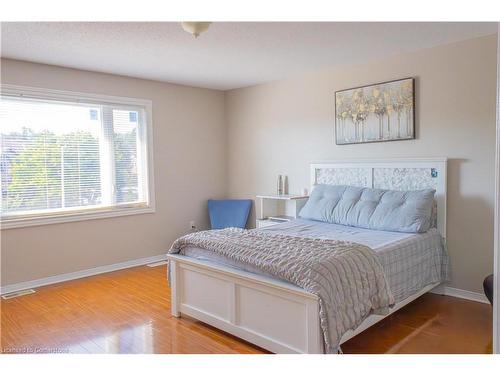 20 Curzon Cres Crescent, Guelph, ON - Indoor Photo Showing Bedroom