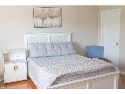 20 Curzon Cres Crescent, Guelph, ON - Indoor Photo Showing Bedroom