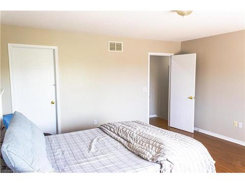 20 Curzon Cres Crescent, Guelph, ON - Indoor Photo Showing Bedroom