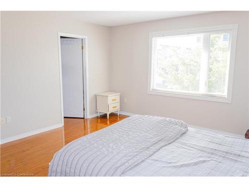 20 Curzon Cres Crescent, Guelph, ON - Indoor Photo Showing Bedroom