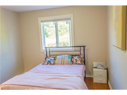 20 Curzon Cres Crescent, Guelph, ON - Indoor Photo Showing Bedroom