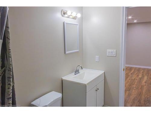 20 Curzon Cres Crescent, Guelph, ON - Indoor Photo Showing Bathroom