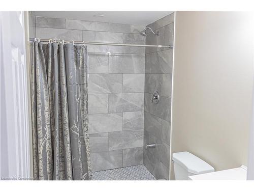 20 Curzon Cres Crescent, Guelph, ON - Indoor Photo Showing Bathroom