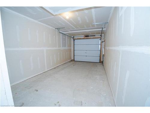 18-99 Roger Street, Waterloo, ON - Indoor Photo Showing Garage