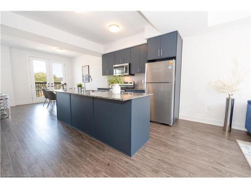 18-99 Roger Street, Waterloo, ON - Indoor Photo Showing Kitchen With Stainless Steel Kitchen With Upgraded Kitchen