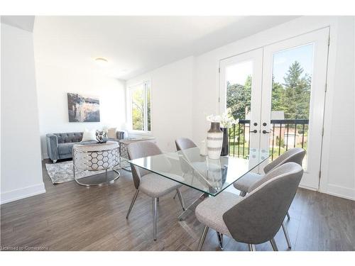 18-99 Roger Street, Waterloo, ON - Indoor Photo Showing Dining Room