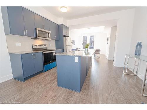 18-99 Roger Street, Waterloo, ON - Indoor Photo Showing Kitchen With Stainless Steel Kitchen With Upgraded Kitchen