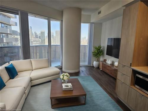 3116-138 Downes Street, Toronto, ON - Indoor Photo Showing Living Room