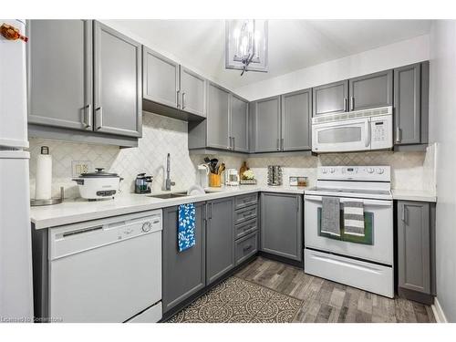 310-500 Mapleview Drive W, Barrie, ON - Indoor Photo Showing Kitchen