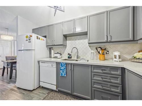 310-500 Mapleview Drive W, Barrie, ON - Indoor Photo Showing Kitchen