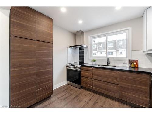 38A-830 Westlock Road, Mississauga, ON - Indoor Photo Showing Kitchen