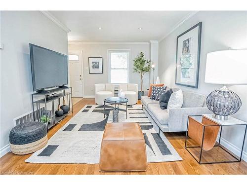 303 Maria Street, Toronto, ON - Indoor Photo Showing Living Room