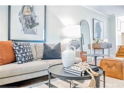 303 Maria Street, Toronto, ON - Indoor Photo Showing Living Room