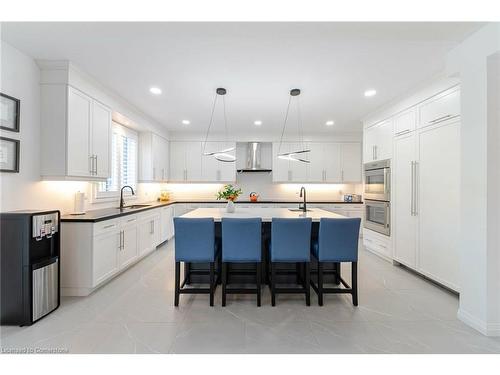 127 Court Drive, Paris, ON - Indoor Photo Showing Kitchen With Upgraded Kitchen