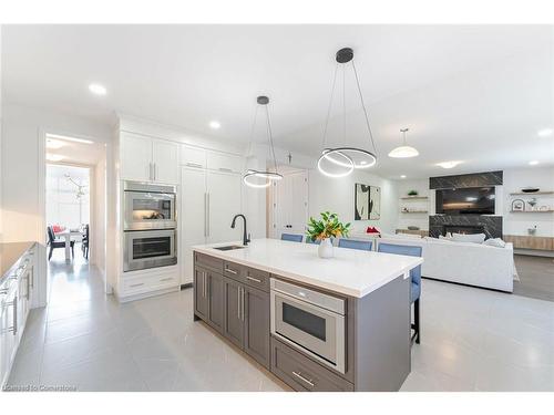 127 Court Drive, Paris, ON - Indoor Photo Showing Kitchen With Upgraded Kitchen