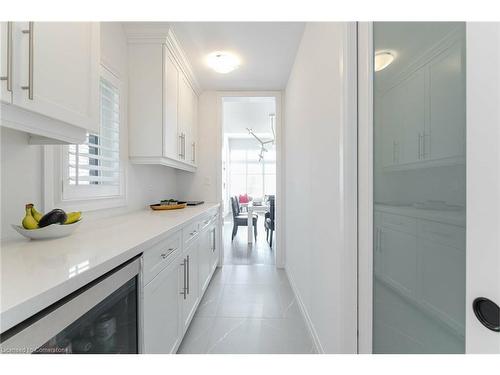 127 Court Drive, Paris, ON - Indoor Photo Showing Kitchen