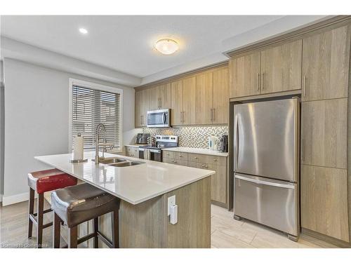 16-177 Edgevalley Road, London, ON - Indoor Photo Showing Kitchen With Double Sink With Upgraded Kitchen