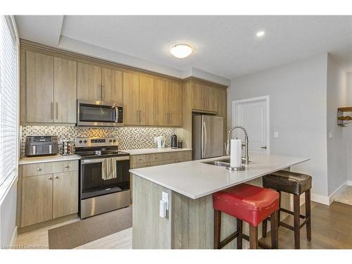 16-177 Edgevalley Road, London, ON - Indoor Photo Showing Kitchen With Double Sink With Upgraded Kitchen