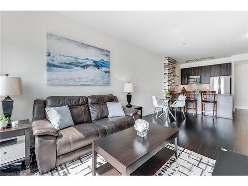 1903-510 Curran Place, Mississauga, ON - Indoor Photo Showing Living Room