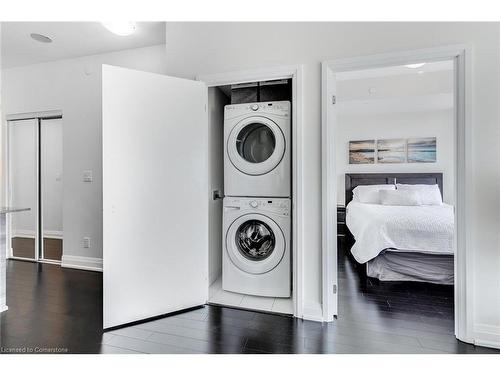 1903-510 Curran Place, Mississauga, ON - Indoor Photo Showing Laundry Room