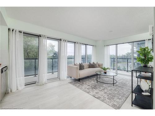 B321-1119 Cooke Boulevard, Burlington, ON - Indoor Photo Showing Living Room