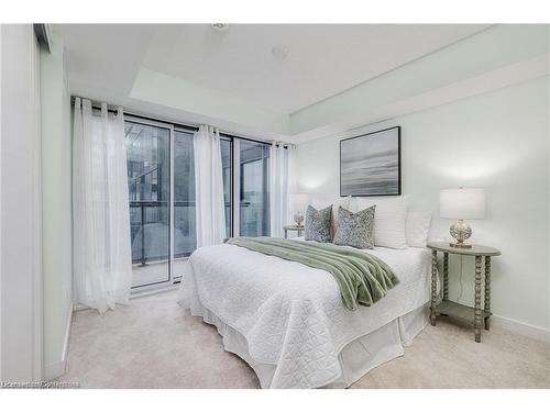 B321-1119 Cooke Boulevard, Burlington, ON - Indoor Photo Showing Bedroom