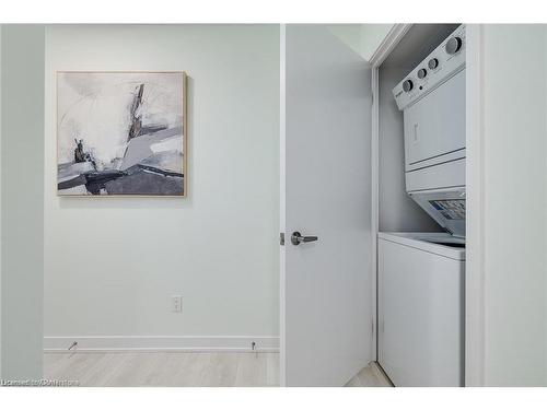 B321-1119 Cooke Boulevard, Burlington, ON - Indoor Photo Showing Laundry Room