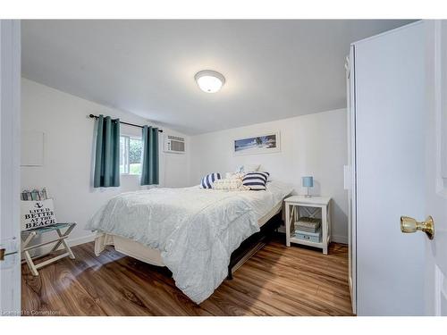 12 Bucks Park, Port Dover, ON - Indoor Photo Showing Bedroom