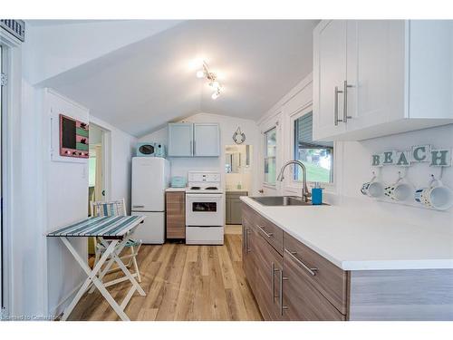 12 Bucks Park, Port Dover, ON - Indoor Photo Showing Kitchen