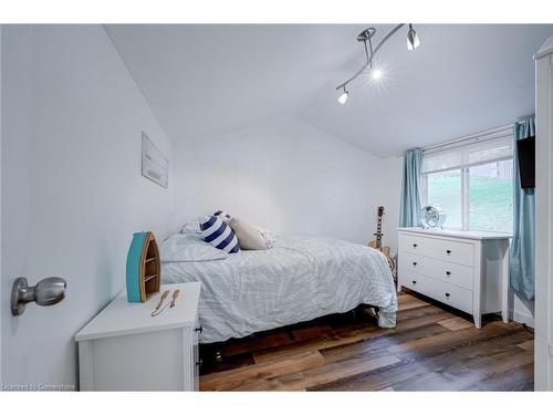 12 Bucks Park, Port Dover, ON - Indoor Photo Showing Bedroom