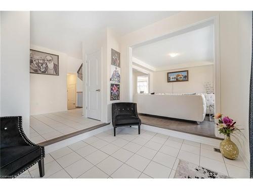 189 Thompson Drive Drive, East Gwillimbury, ON - Indoor Photo Showing Other Room