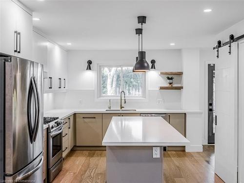 3135 Michael Crescent, Burlington, ON - Indoor Photo Showing Kitchen With Stainless Steel Kitchen With Upgraded Kitchen