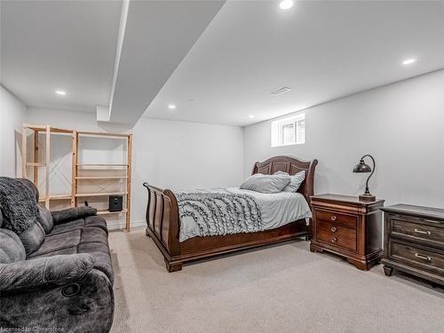 3135 Michael Crescent, Burlington, ON - Indoor Photo Showing Bedroom