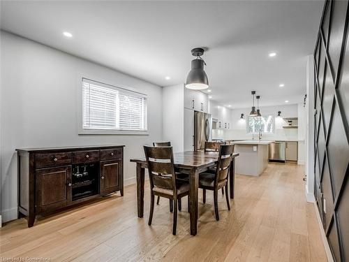 3135 Michael Crescent, Burlington, ON - Indoor Photo Showing Dining Room