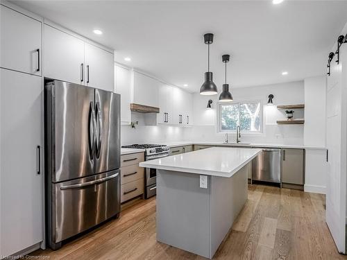 3135 Michael Crescent, Burlington, ON - Indoor Photo Showing Kitchen With Stainless Steel Kitchen With Upgraded Kitchen