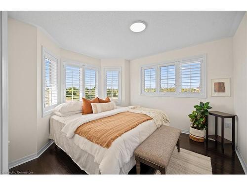 1002 Solomon Court, Milton, ON - Indoor Photo Showing Bedroom