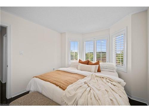 1002 Solomon Court, Milton, ON - Indoor Photo Showing Bedroom