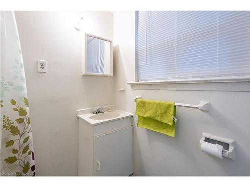 30 Garfield Crescent, Brampton, ON - Indoor Photo Showing Bathroom