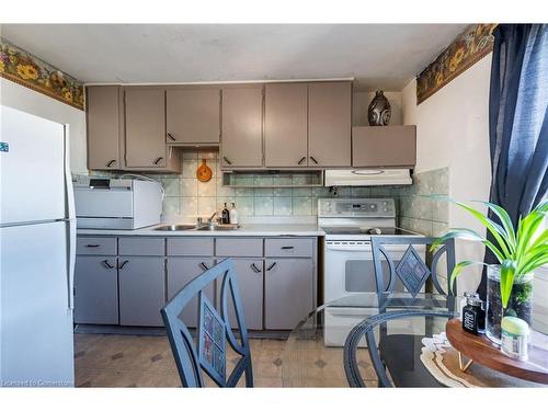 30 Garfield Crescent, Brampton, ON - Indoor Photo Showing Kitchen With Double Sink