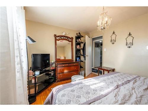 30 Garfield Crescent, Brampton, ON - Indoor Photo Showing Bedroom