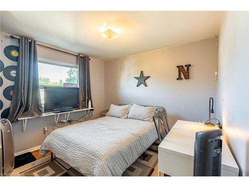 30 Garfield Crescent, Brampton, ON - Indoor Photo Showing Bedroom