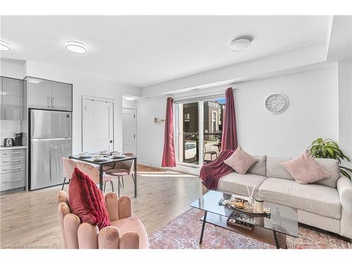 203-6065 Mcleod Road, Niagara Falls, ON - Indoor Photo Showing Living Room