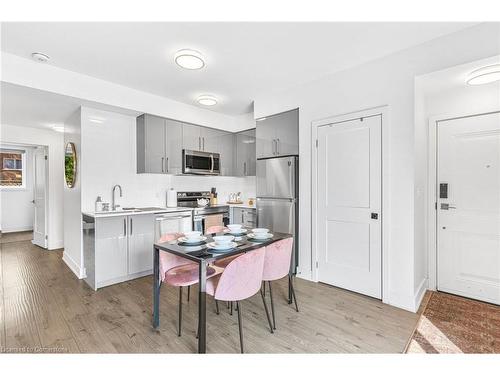 203-6065 Mcleod Road, Niagara Falls, ON - Indoor Photo Showing Kitchen