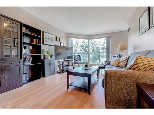 312-2177 Burnhamthorpe Road W, Mississauga, ON - Indoor Photo Showing Living Room