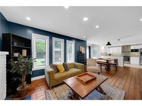 1574 Hastings Drive, London, ON - Indoor Photo Showing Living Room